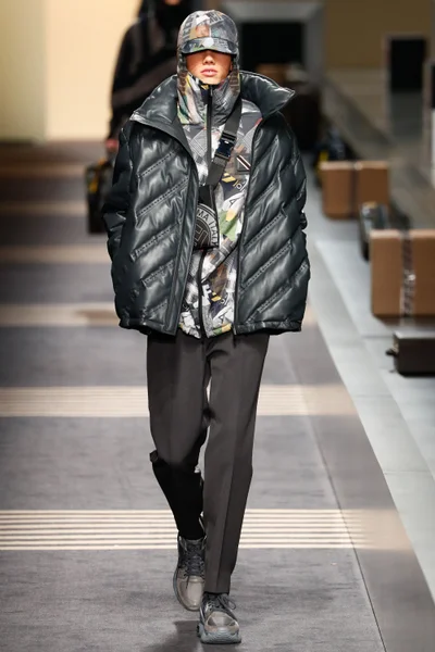 Look 15